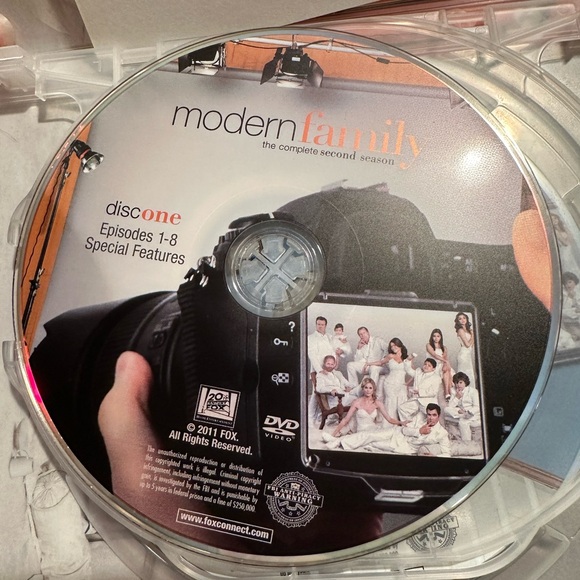 Modern Family DVDs 3rd & 4th Season - Picture 6 of 7